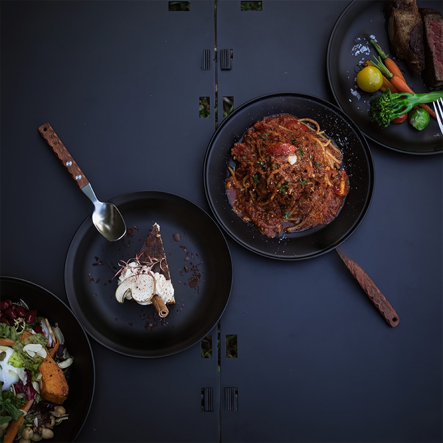 CAMPINGMOON ชุดอุปกรณ์ตั้งแคมป์แบบจานผลไม้สเตนเลสสีดำสำหรับกลางแจ้ง พร้อมกระเป๋าจัดเก็บแบบพกพา